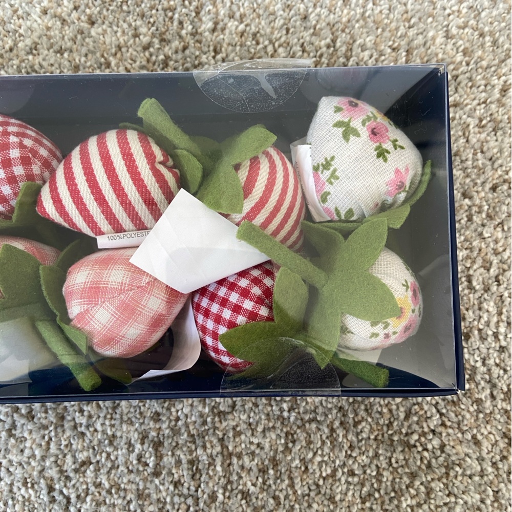 NWT Martha Stewart Stawberry Bowl Filler - Picture 3 of 6